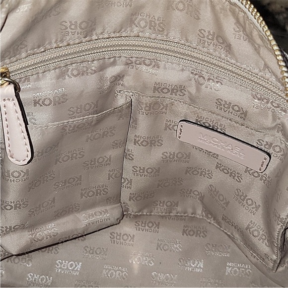 EUC Michael Kors Aria Studded Zip crossbody/shoulder strap corner piping missing - Picture 10 of 11